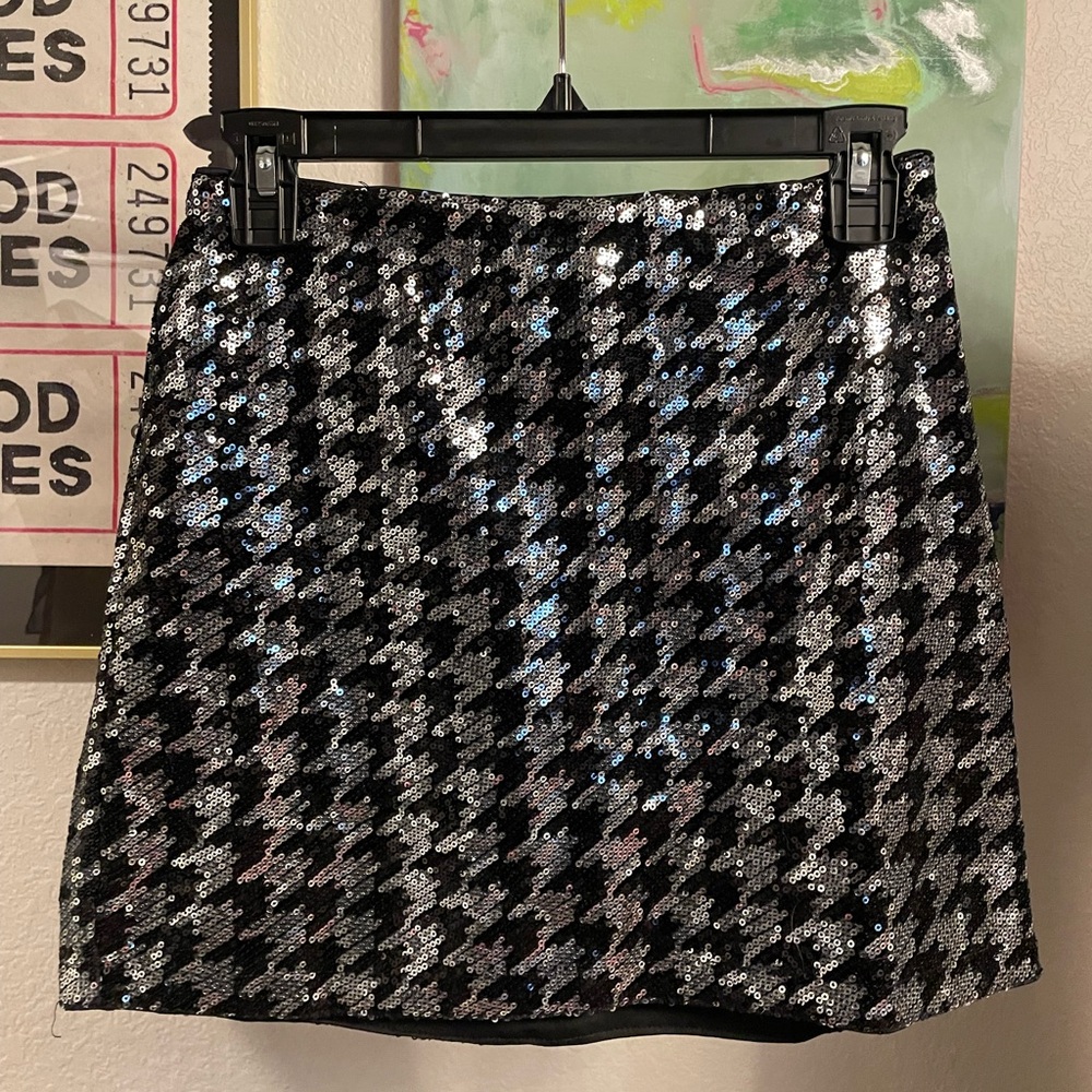 NWT!! Sequin Houndstooth Skirt - Black and Silver